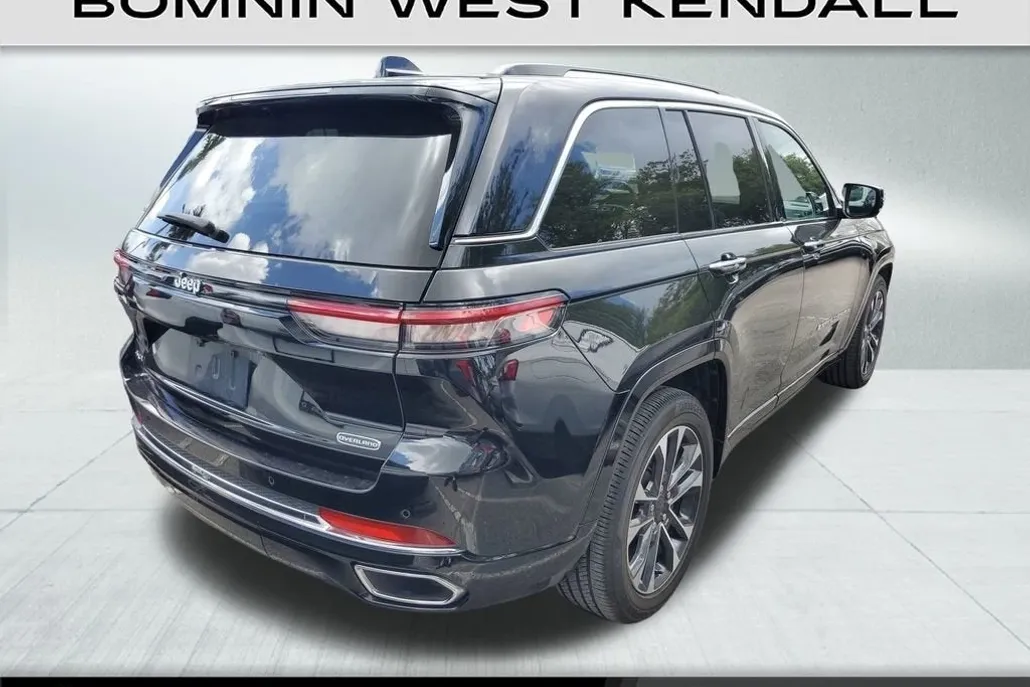 2023 Jeep Grand Cherokee Overland photo 1