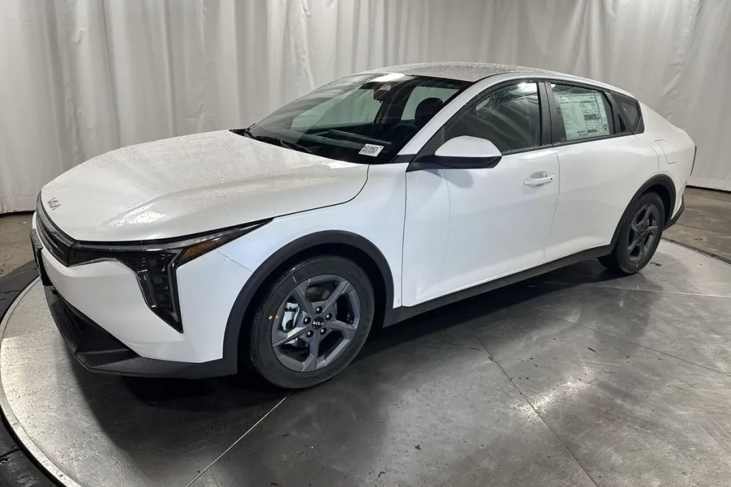 2025 Kia K4 LXS photo 1
