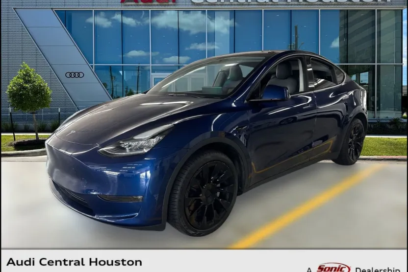 2023 Tesla Model Y Long Range photo 1