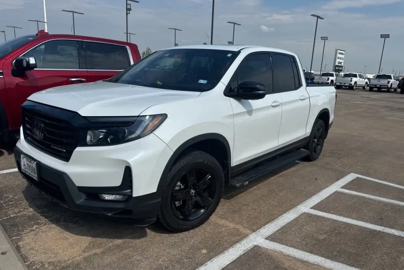 2022 Honda Ridgeline Black Edition photo 1