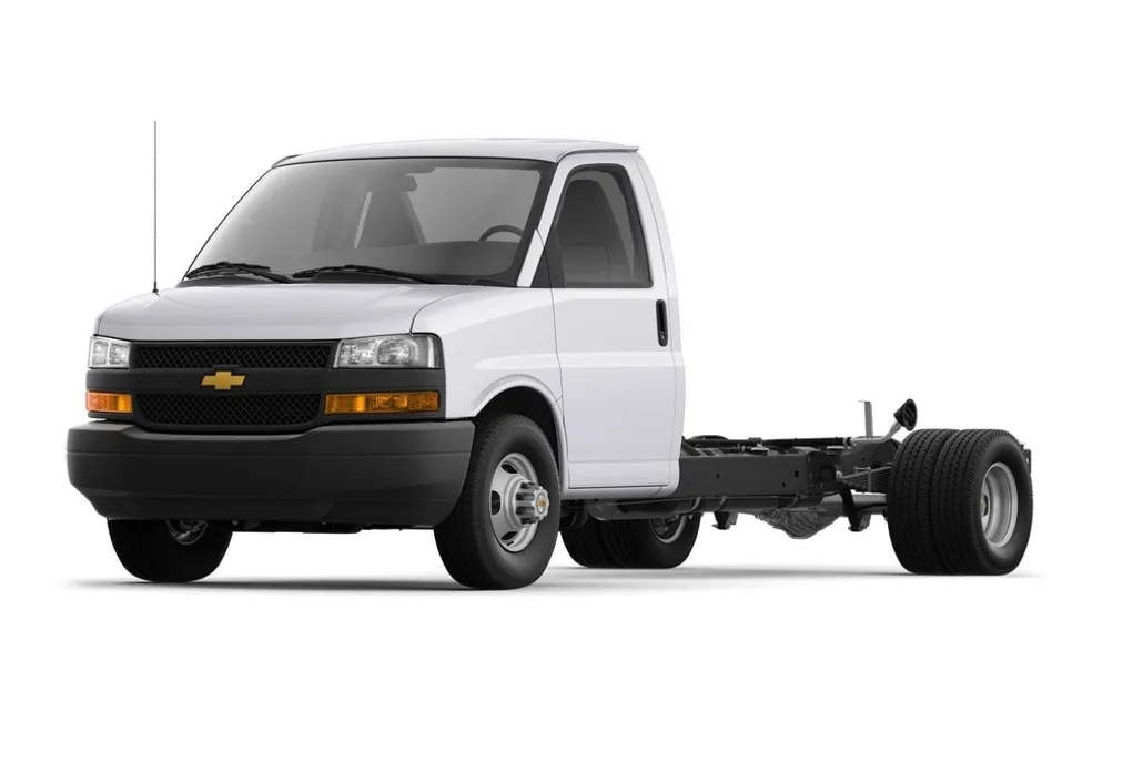 2024 Chevrolet Express Cutaway 3500 photo 1