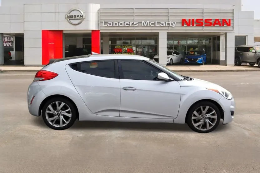 2016 Hyundai Veloster Base photo 1