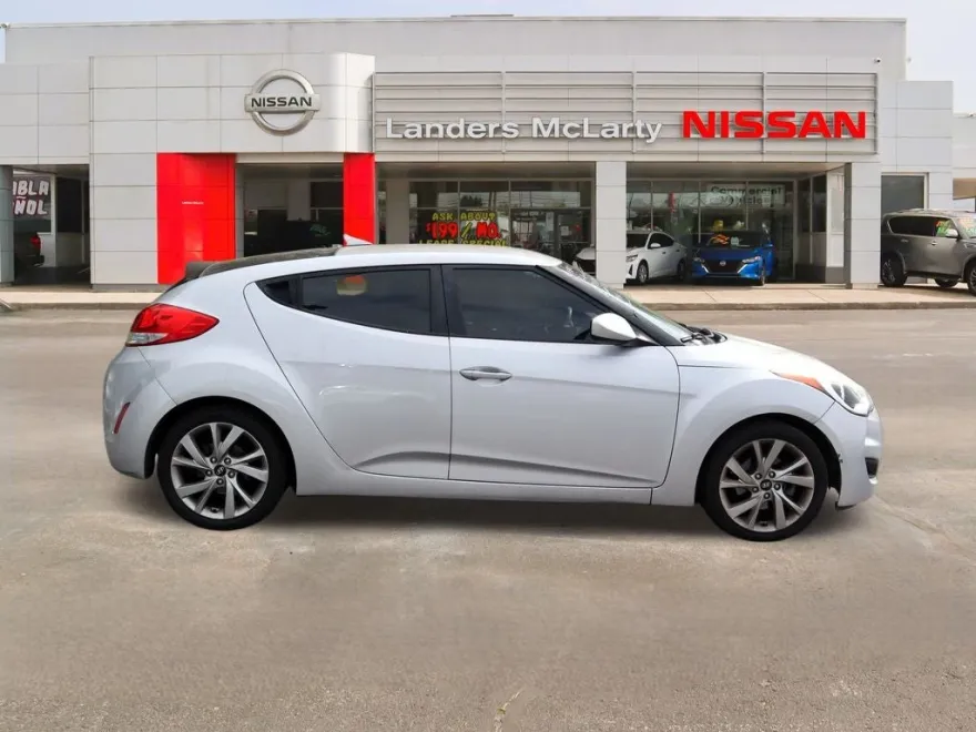 2016 Hyundai Veloster Base photo 1