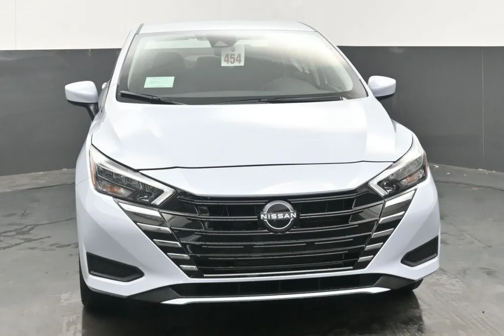 2025 Nissan Versa SV photo 1