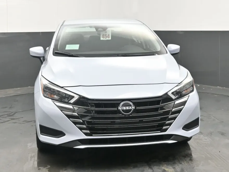 2025 Nissan Versa SV photo 1