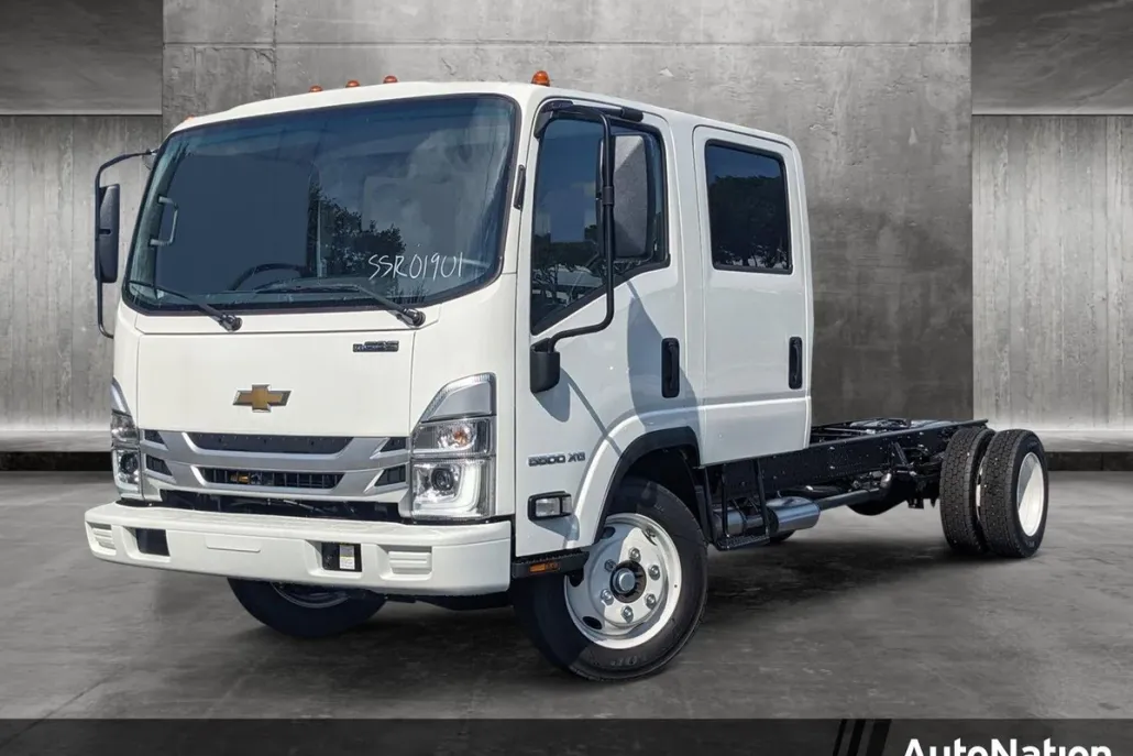 2025 Chevrolet Silverado photo 1