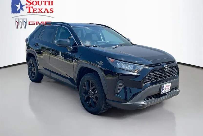2021 Toyota RAV4 LE photo 1