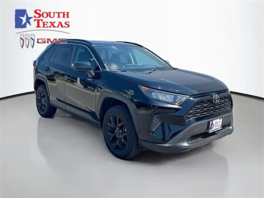 2021 Toyota RAV4 LE photo 1