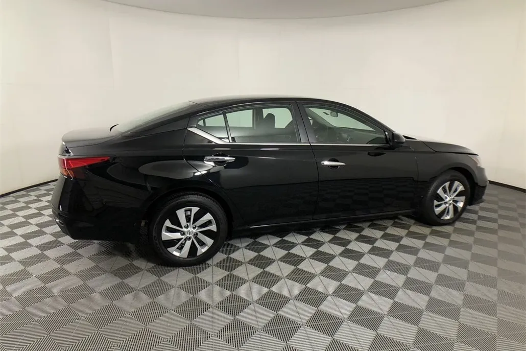 2022 Nissan Altima 2.5 S photo 1