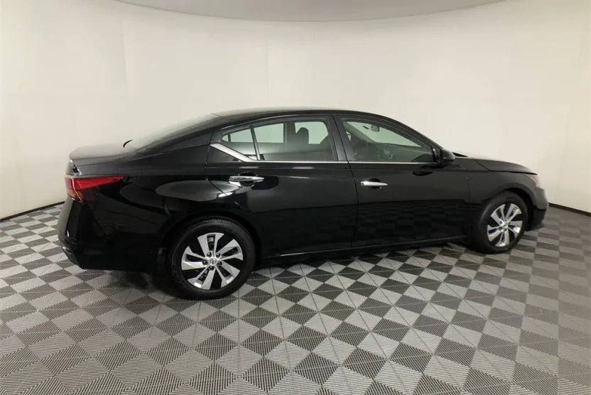 2022 Nissan Altima 2.5 S photo 1