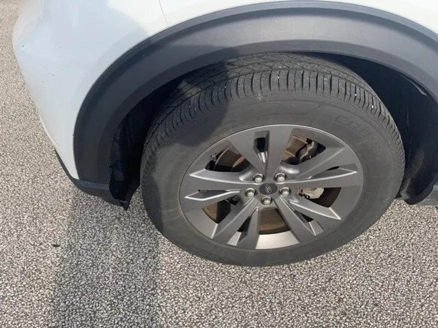 2021 Ford Explorer XLT photo 1