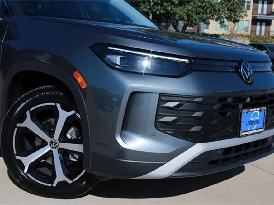 2025 Volkswagen Tiguan SE photo 1