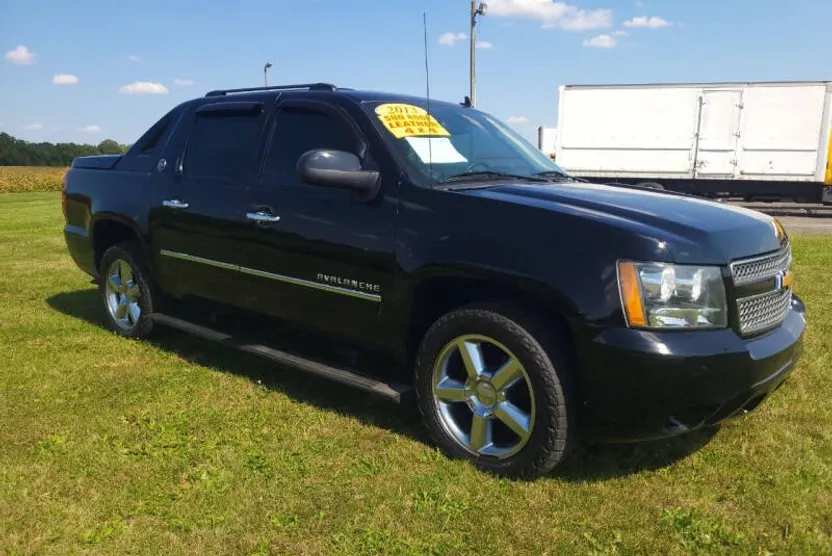 2013 Chevrolet Avalanche LTZ photo 1