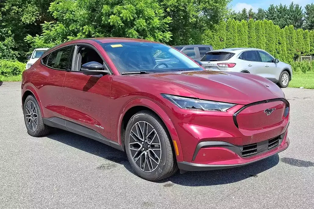 2025 Ford Mustang Mach-E Premium photo 1