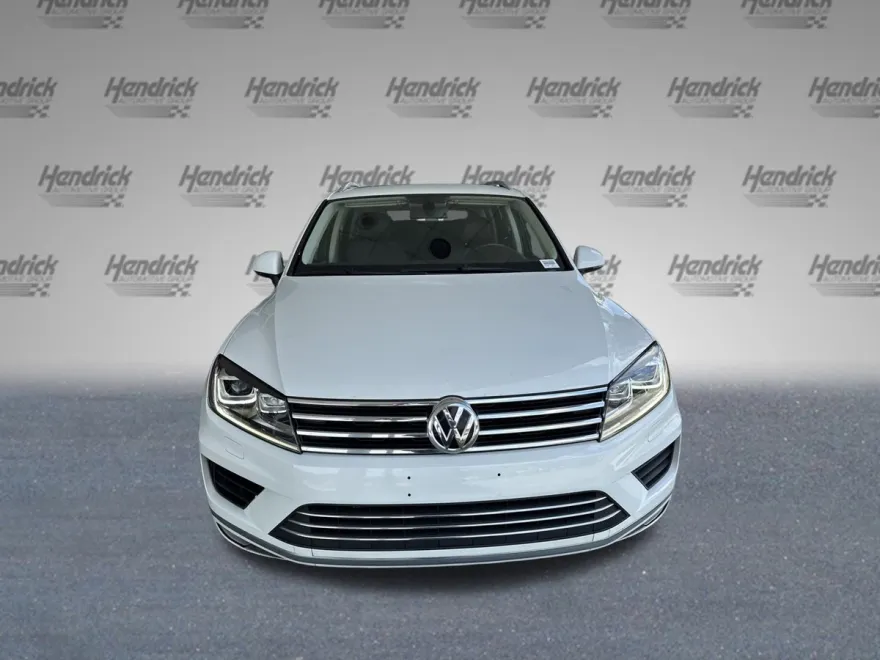 2015 Volkswagen Touareg Sport photo 1