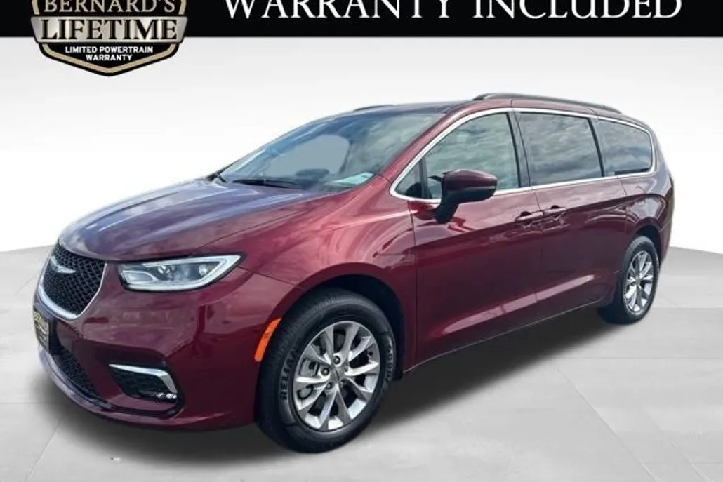 2023 Chrysler Pacifica Touring L photo 1