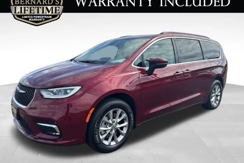 2023 Chrysler Pacifica Touring L photo 1