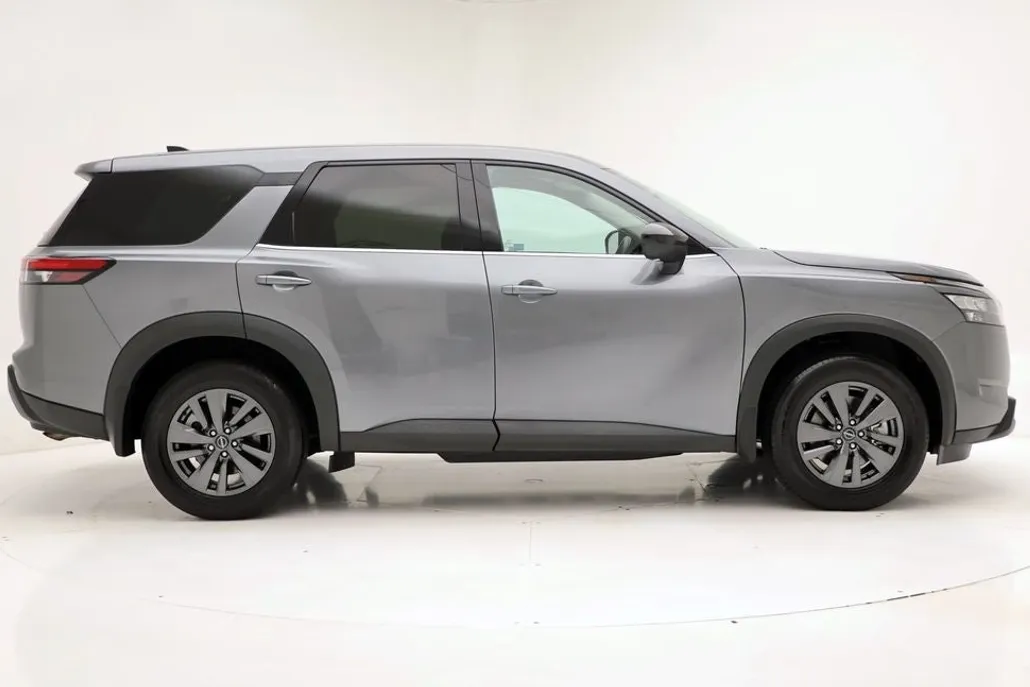 2024 Nissan Pathfinder S photo 1