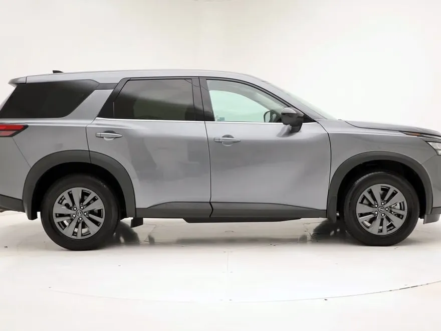2024 Nissan Pathfinder S photo 1