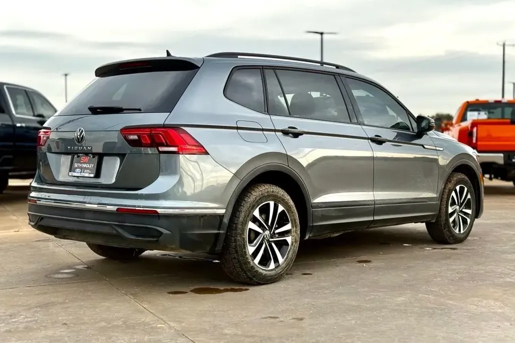2023 Volkswagen Tiguan S photo 1