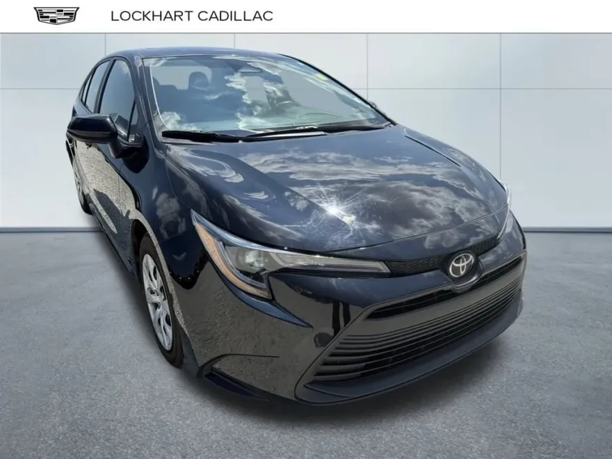 2023 Toyota Corolla LE photo 1