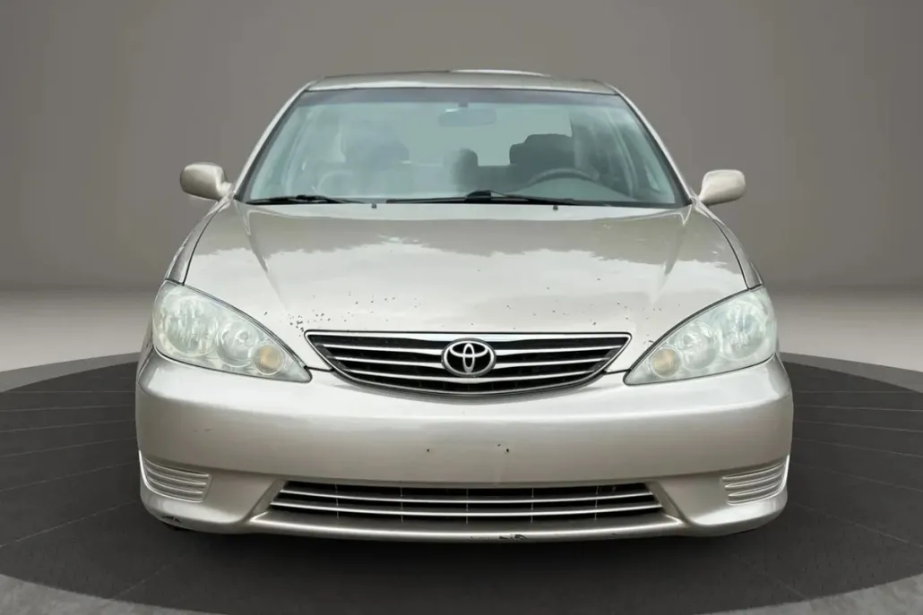 2005 Toyota Camry LE photo 1