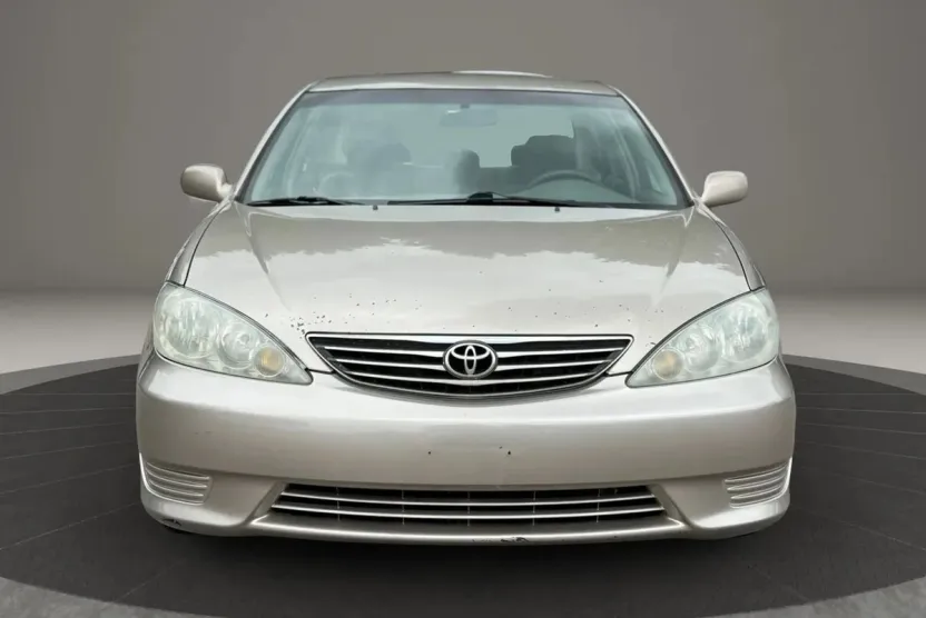 2005 Toyota Camry LE photo 1