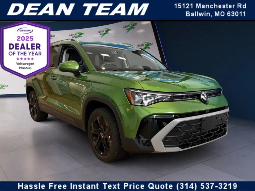 2025 Volkswagen Taos SE photo 1