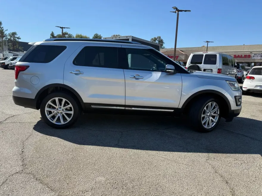 2016 Ford Explorer Limited Sport photo 1