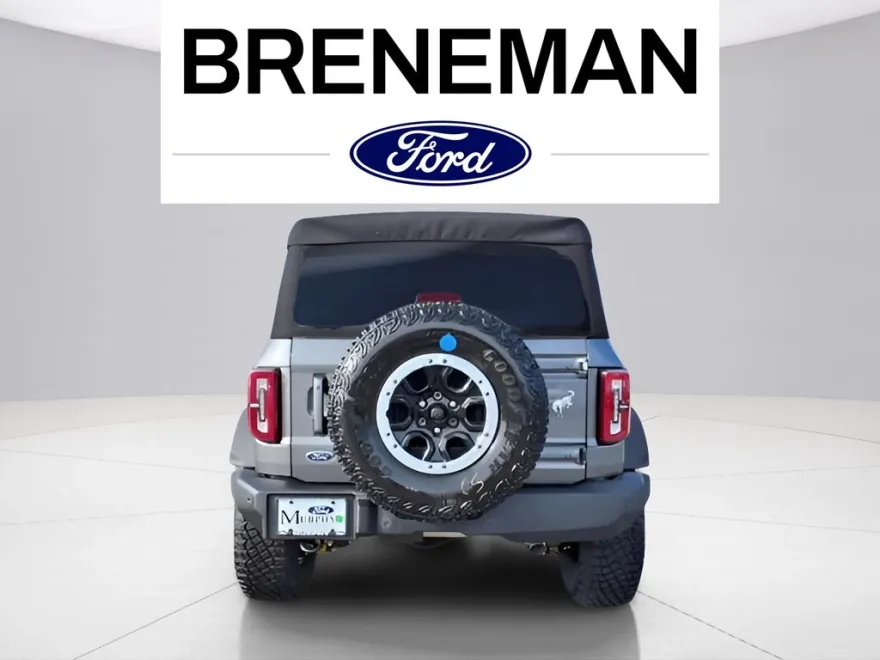 2024 Ford Bronco Outer Banks photo 2