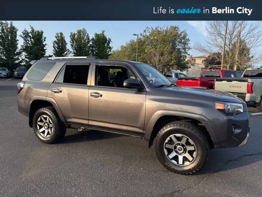 2018 Toyota 4Runner TRD Off-Road photo 1
