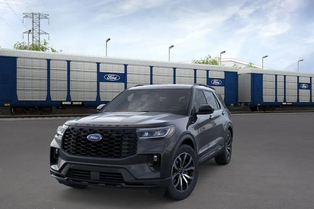 2025 Ford Explorer ST-Line photo 1