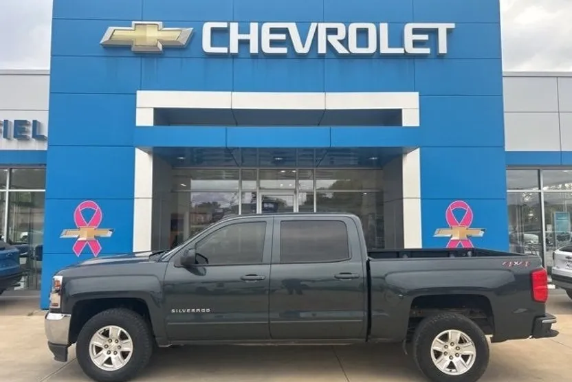 2018 Chevrolet Silverado 1500 LT photo 1