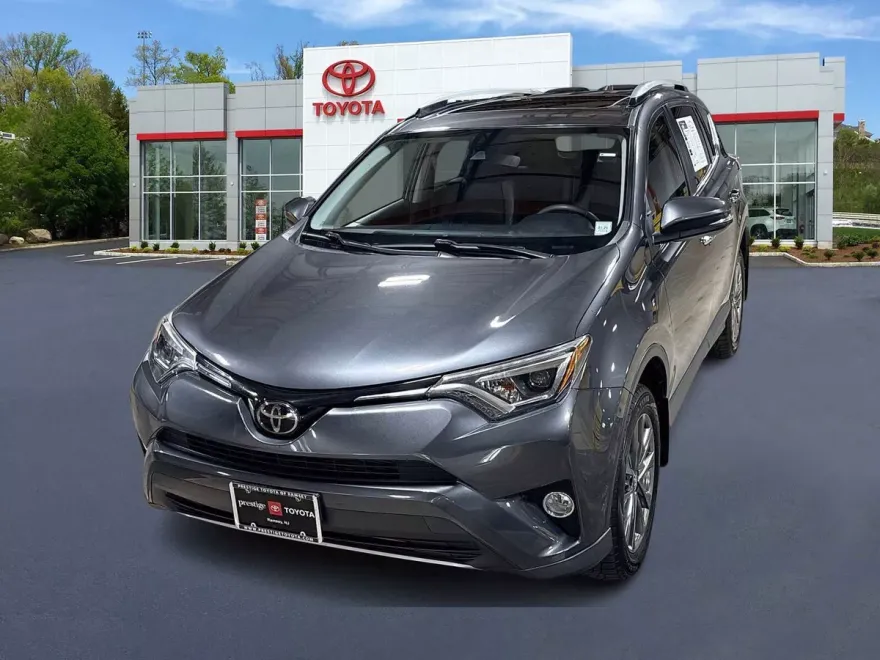 2018 Toyota RAV4 Limited photo 1
