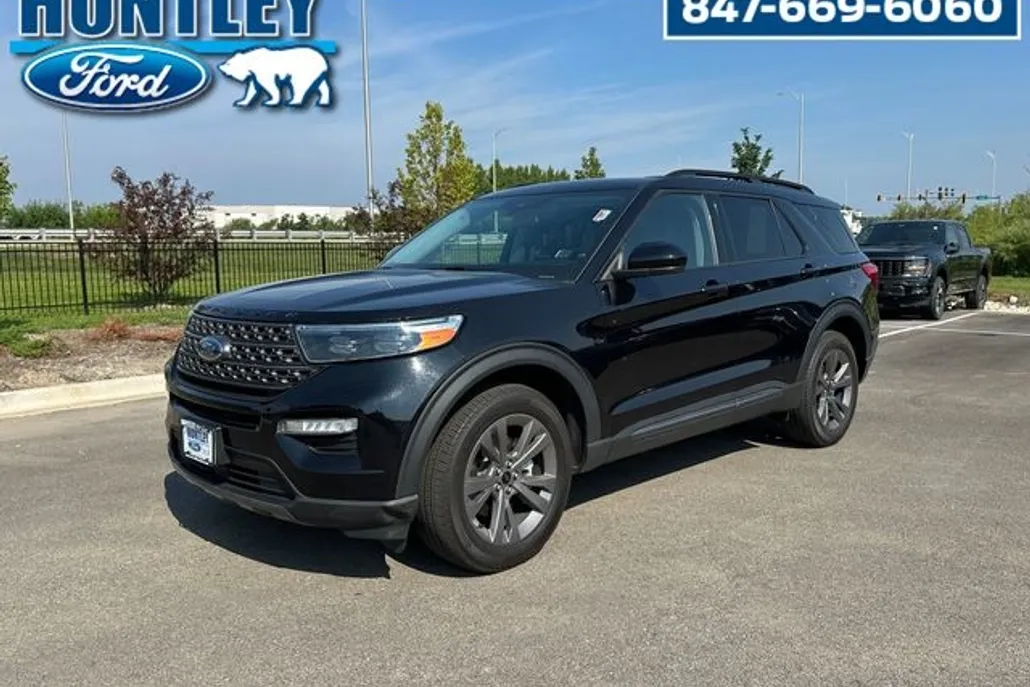 2023 Ford Explorer XLT photo 1