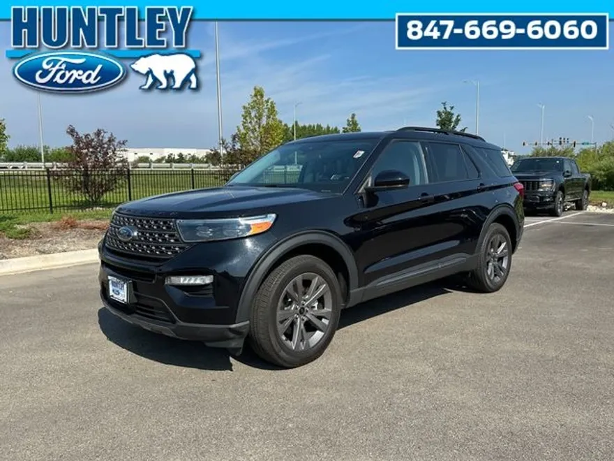 2023 Ford Explorer XLT photo 1