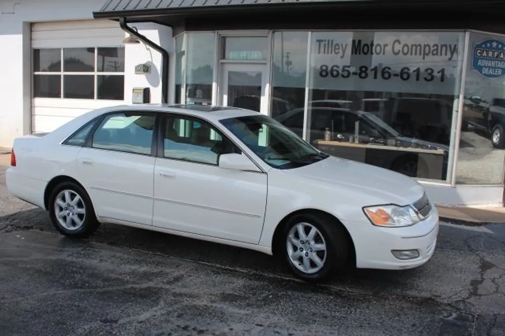 2000 Toyota Avalon XLS photo 1