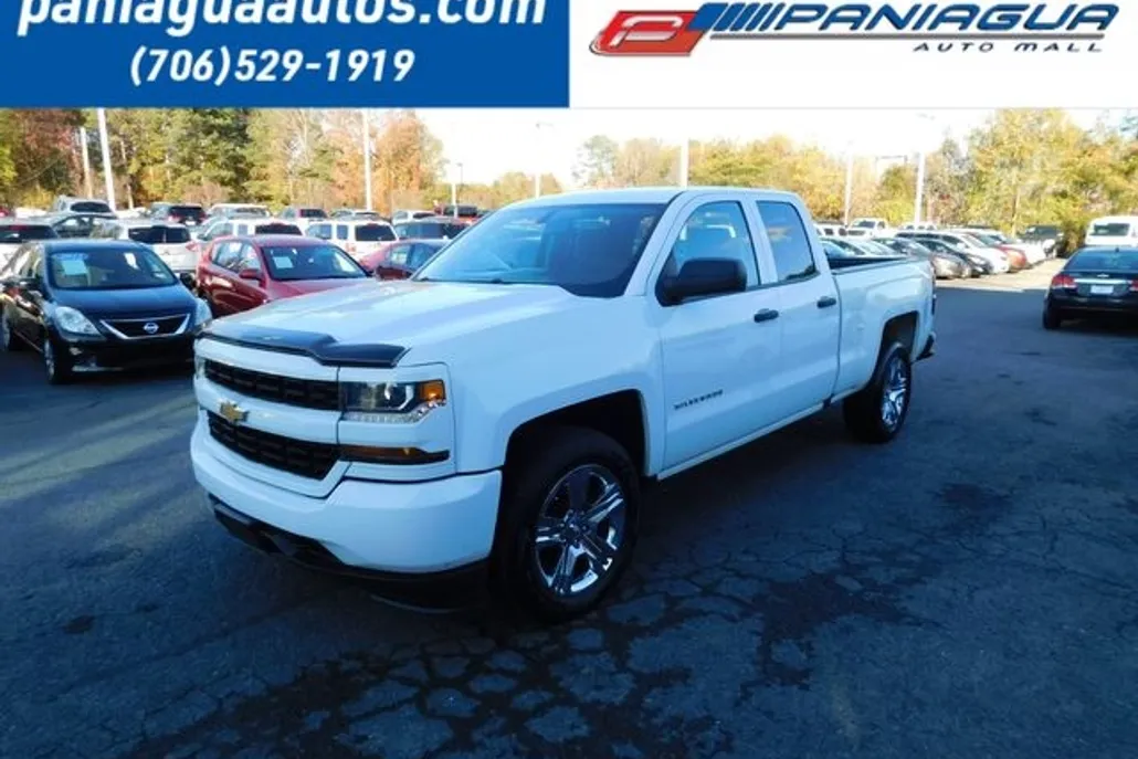 2017 Chevrolet Silverado 1500 Custom photo 1