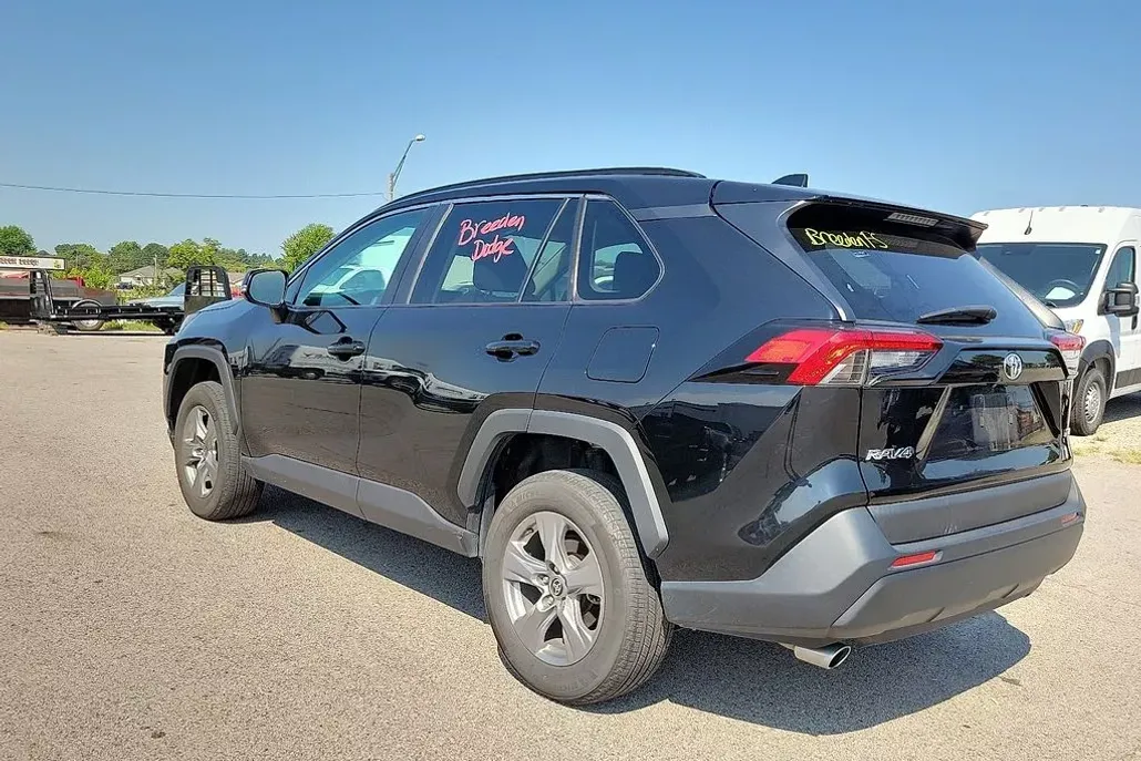 2024 Toyota RAV4 XLE photo 1