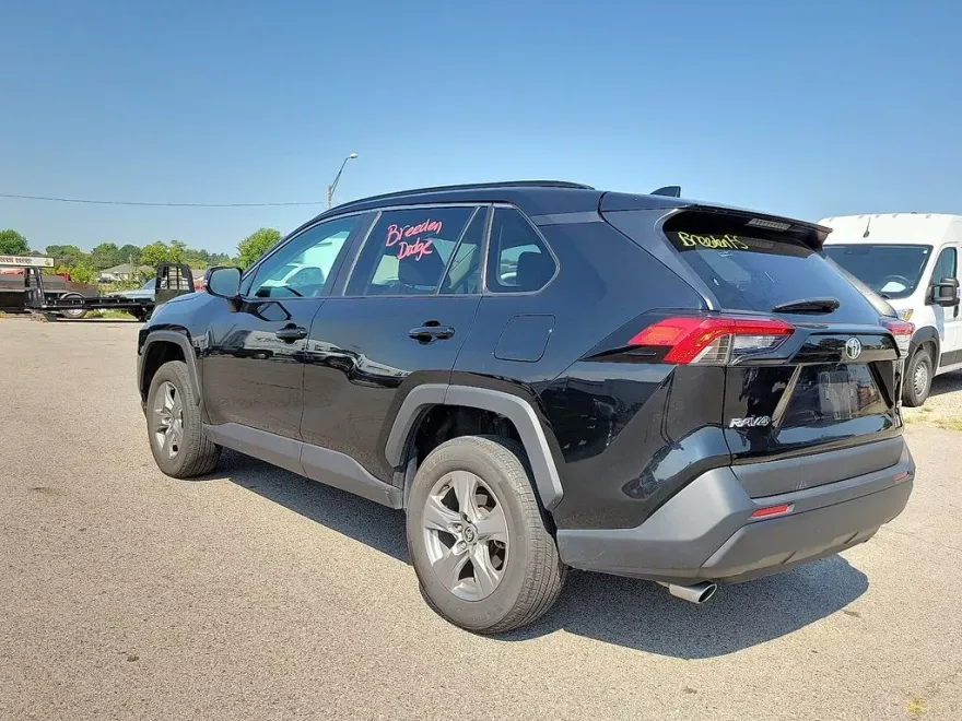2024 Toyota RAV4 XLE photo 1