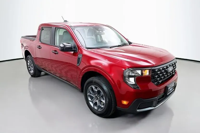 2025 Ford Maverick XLT photo 1