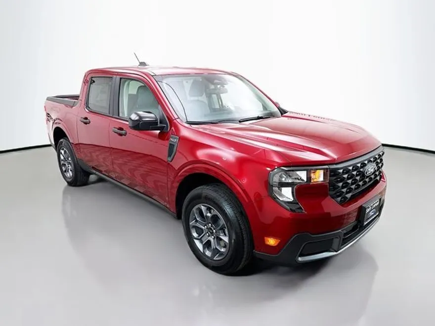 2025 Ford Maverick XLT photo 1