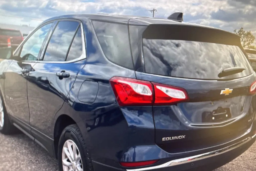 2018 Chevrolet Equinox LT photo 1