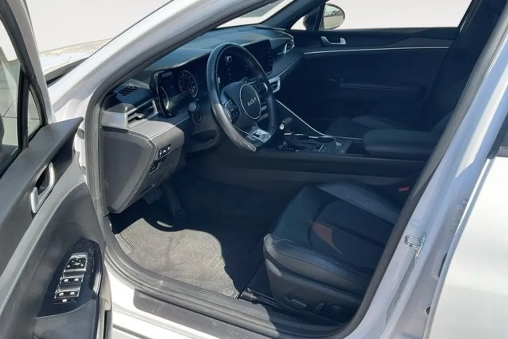 2022 Kia K5 GT-Line photo 1