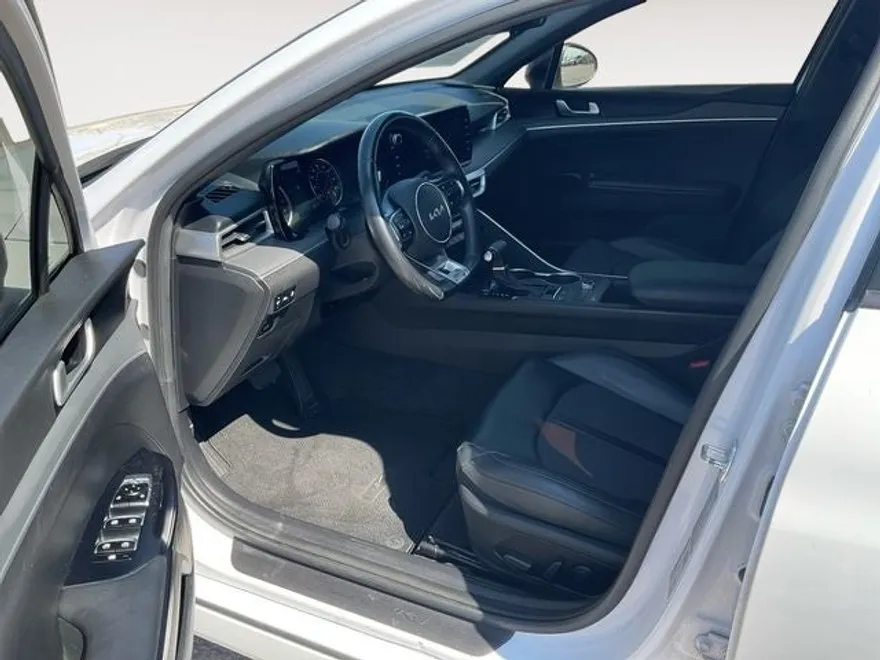 2022 Kia K5 GT-Line photo 1