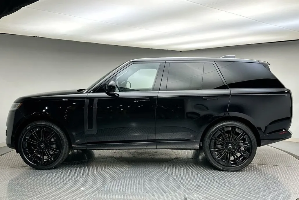 2025 Land Rover Range Rover SE photo 1