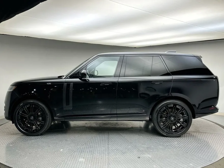 2025 Land Rover Range Rover SE photo 1
