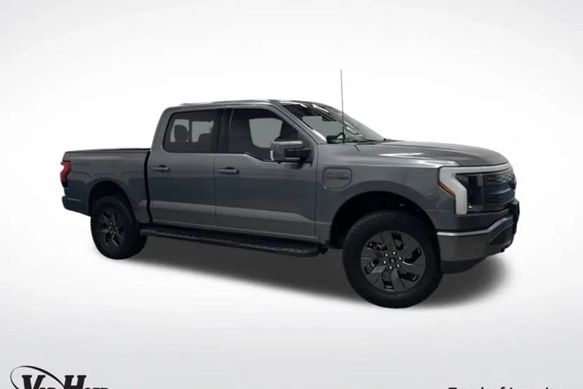 2022 Ford F-150 Lightning Lariat photo 1