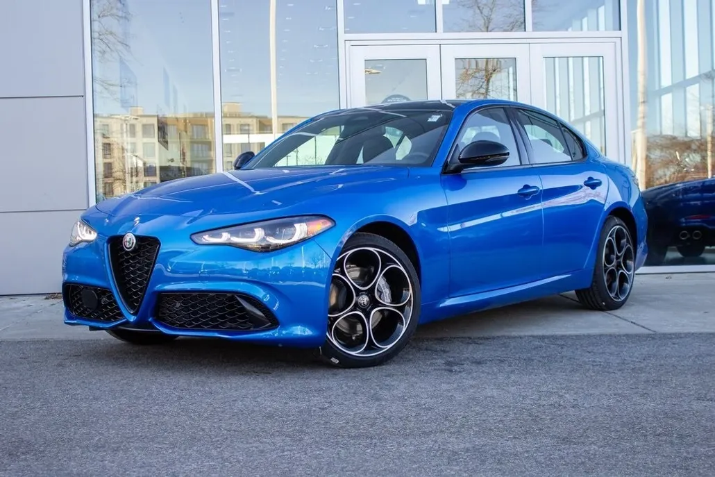 2025 Alfa Romeo Giulia photo 1