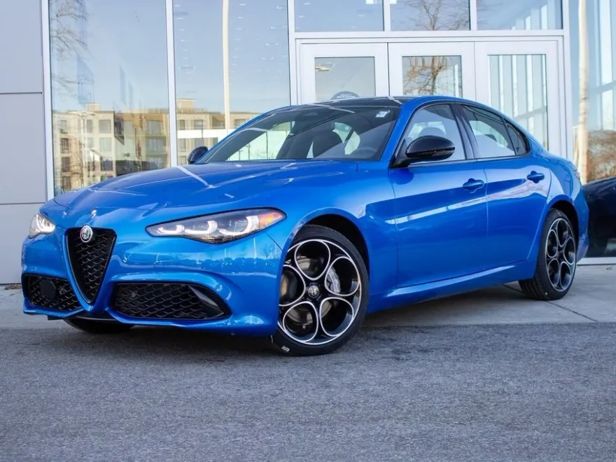 2025 Alfa Romeo Giulia photo 1